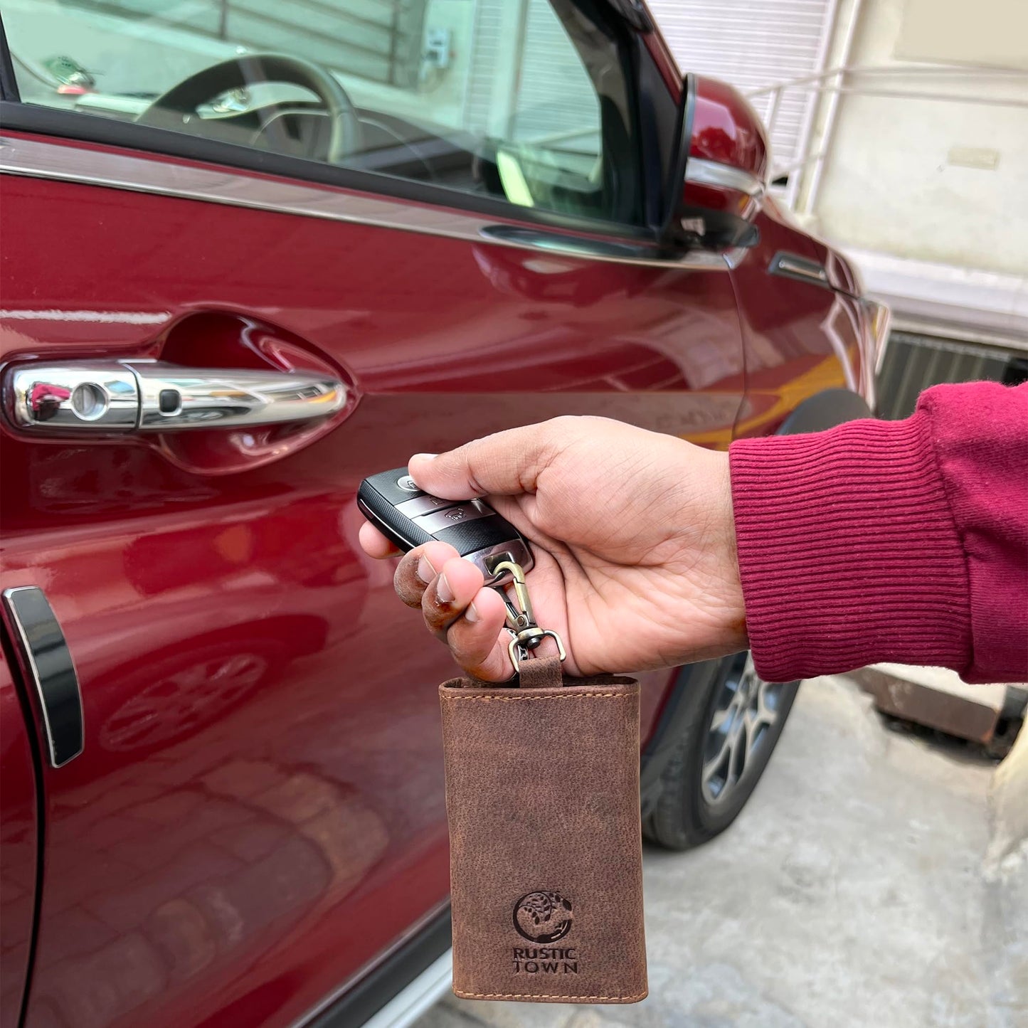 RUSTIC TOWN Leather Key Holder - Smart Fob Car Key Loop - Leather Key Pouch Wallet Slim Keychain with 6 Key Holder - Stylish and Practical Key Organizer for Men and Women
