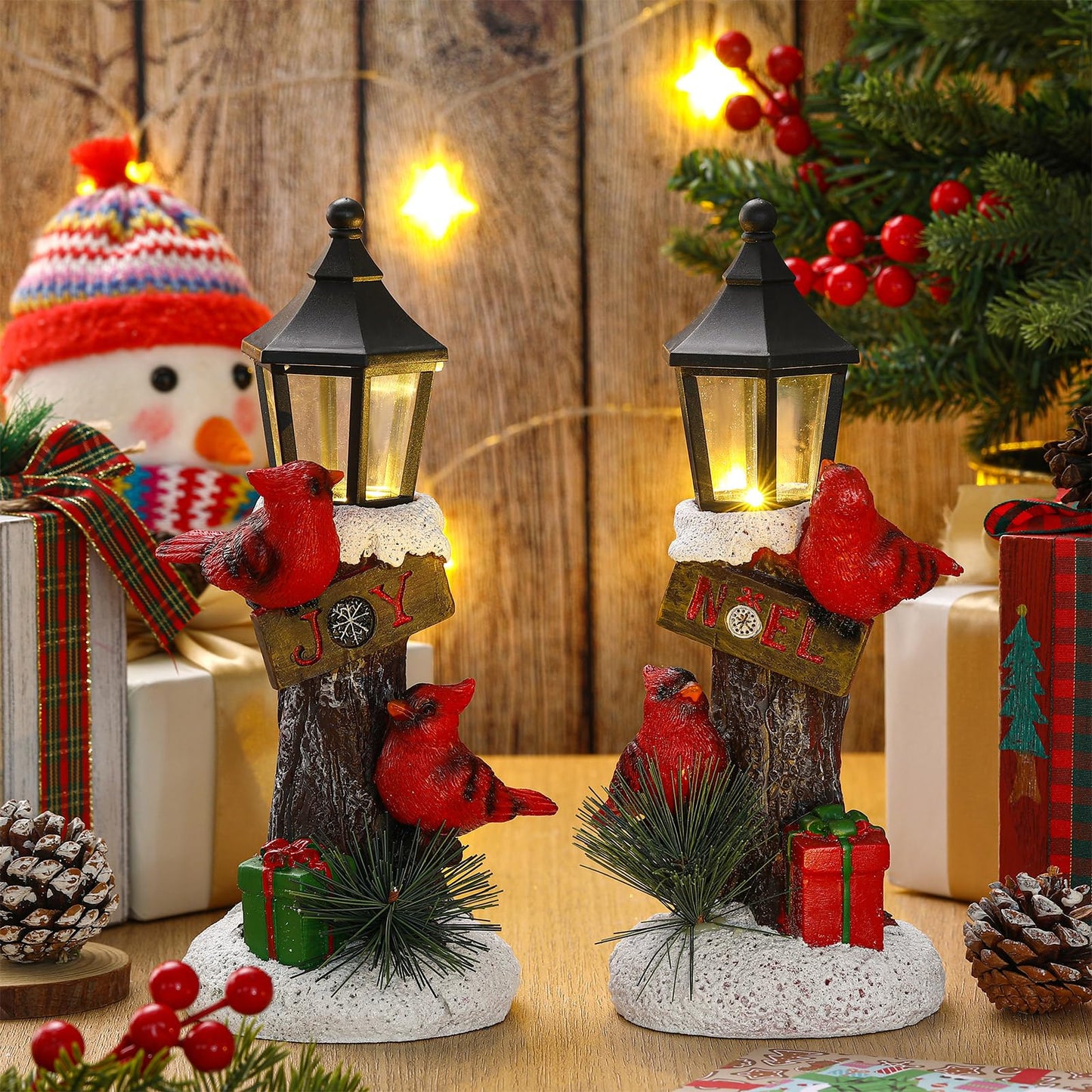 Geetery 2 Pcs Christmas Lighted Lamps with Red Cardinal Figurines Light up Red Cardinal Lantern Lamps for Christmas Table Decoration Centerpieces Xmas Gift Home Office Shelf Mantel Fireplace Decor