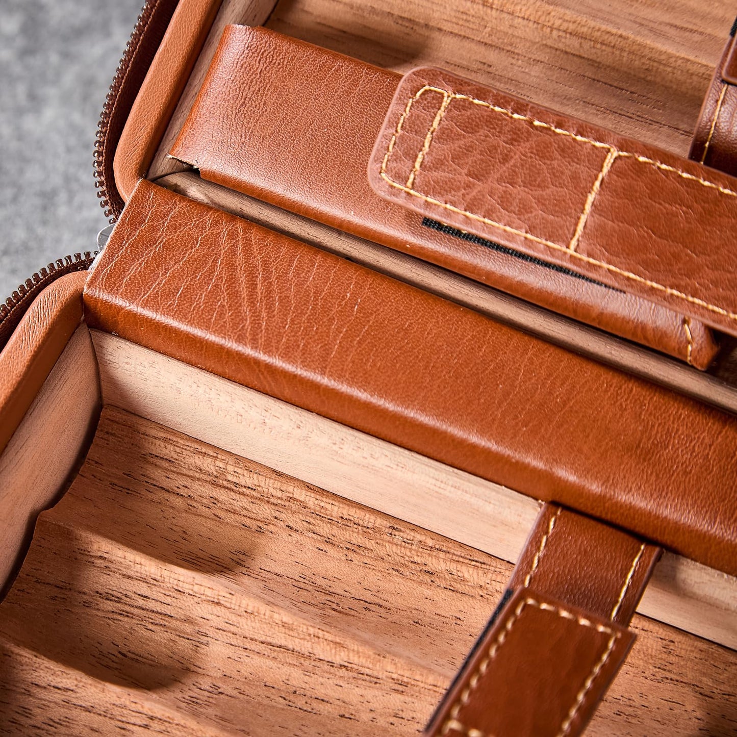 WANTHER Leather Cigar Case, Travel Humidor Holds 7 Cigars, Brown Cedar Wood Box with Cigar Cutter, Humidifier, Lighter & Towel, Portable Cigar Holder for Men, Ideal for Home, Office & Travel Gift Set