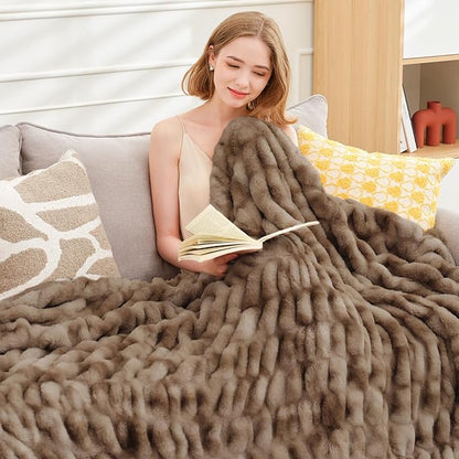 Ultra Soft Luxury Faux Fur Throw Blanket for Counch,Fuzzy Fluffy Plush Warm Cozy Elegant Wrinkled Blanket for Sofa Bedroom Living Room,（50"x60",Tie-dye Coffee）
