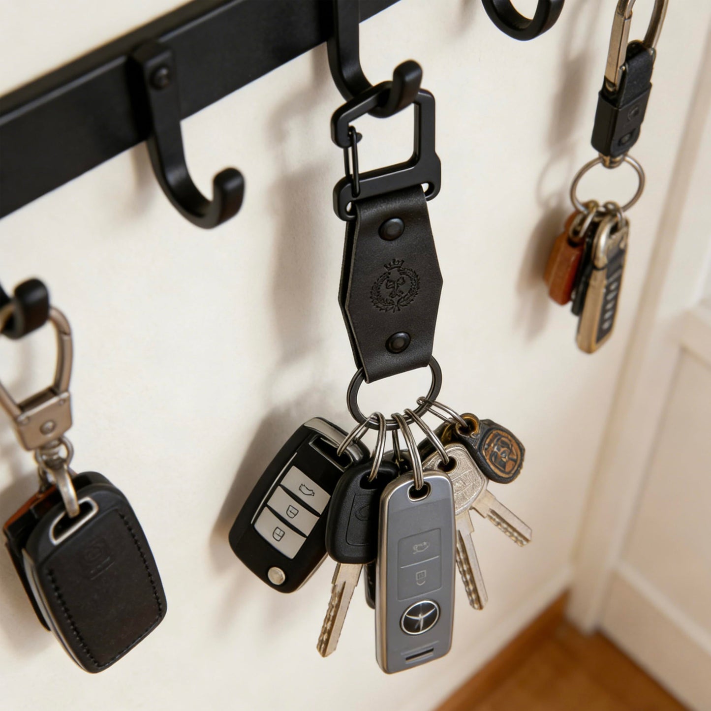 PALEVAN Genuine Leather Keychain Handmade Car Keychain Leather Key Chain Solid Metal Key Keeper Belt Loop Key Ring Holder (Black-Style2)