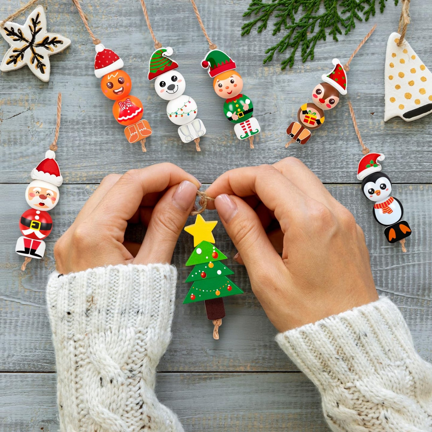 40Sets Christmas Wooden Beads Ornaments Crafts Kits：DIY Xmas Santa, Elf, Gingerbread, Penguin, Reindeer, Snowman, Tree Winter Decorations Stocking Stuffers Goodie Bag Party Supplies