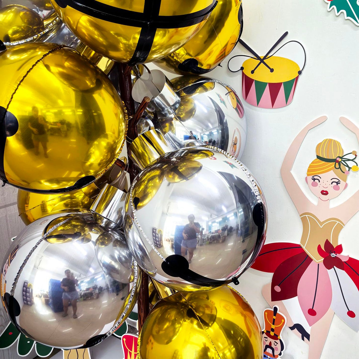 18inch DIY Bell Ornaments Foil Balloon Christmas 10Pack Gold Silver Bell Each 5Count - Inflatable Balloon Ball Hanging Ornaments for Holiday Indoor Display Xmas Tree Decoration (Bell Gold & Silver)
