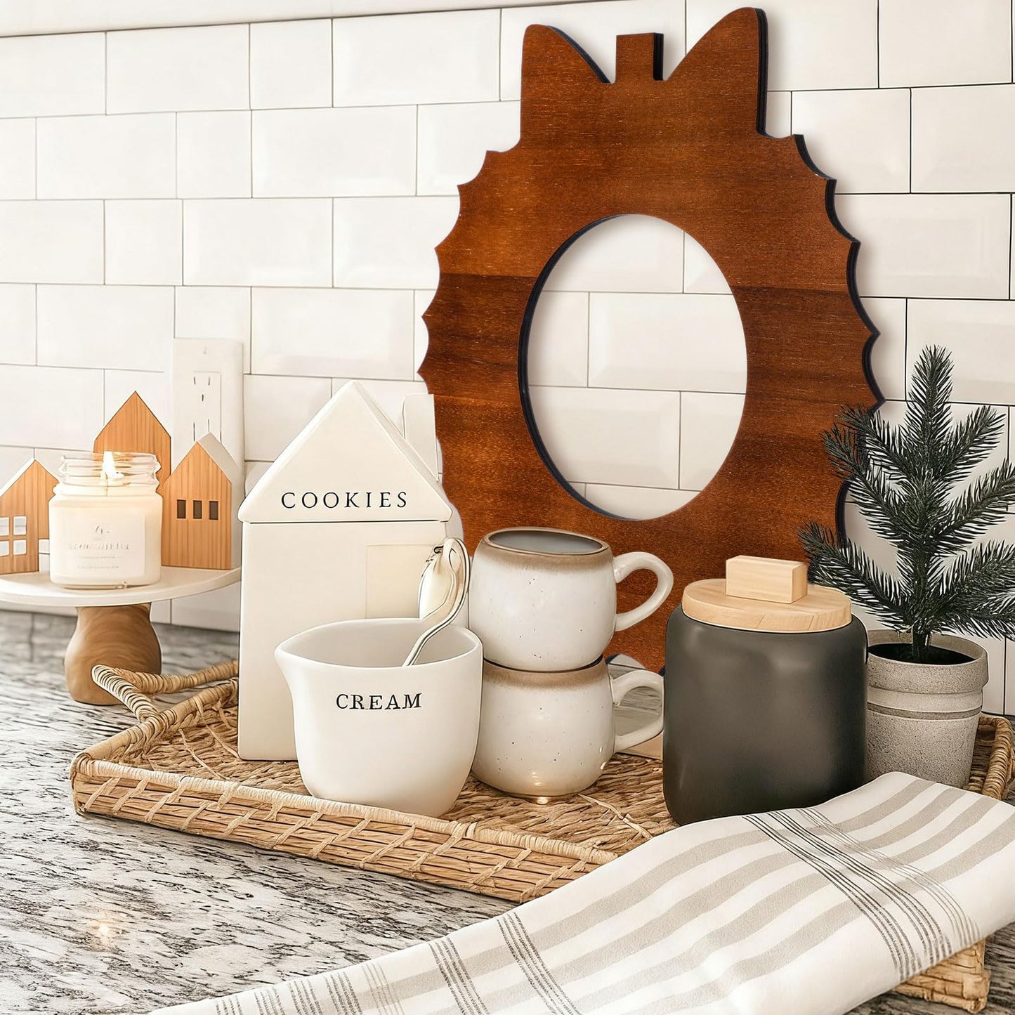 Novabright Wreath Shaped Wood Cutting Board Wooden Serving Tray Farmhouse Kitchen Decoration for Holiday Party Accessories Table Home Shelf Dining Room Gifts (dark Brown, 1 Pcs)