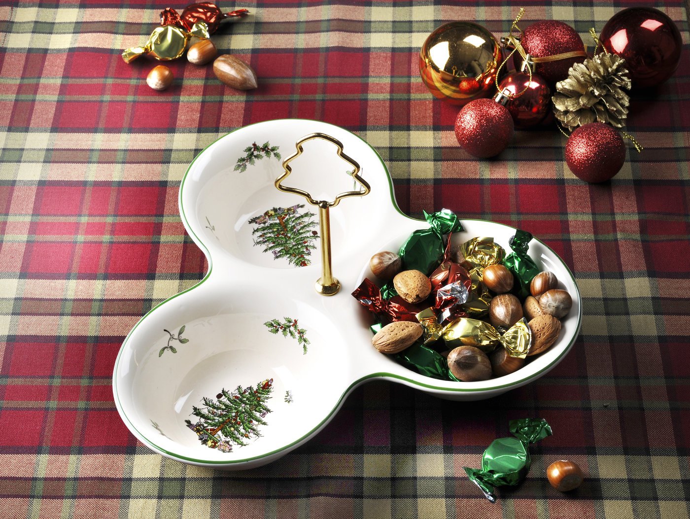 Spode Christmas Tree 3 Section Server with Tree Handle - Divided Serving Tray for Nuts, Candies, Condiments, Holiday Treats - Festive Earthenware Tableware for Seasonal Entertaining & Hosting