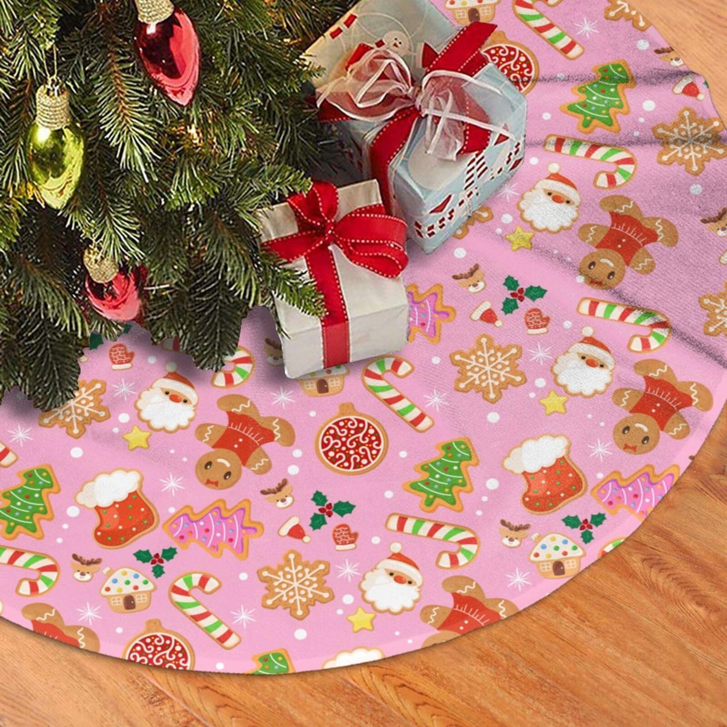 Cute Pink Christmas Cookies Tree Skirt 48 Inches Gingerbread Man Sugar Candy Cane Santa Claus Tree Skirts Xmas Mat Farmhouse Holiday Party New Year Supplies Ornaments Decorations