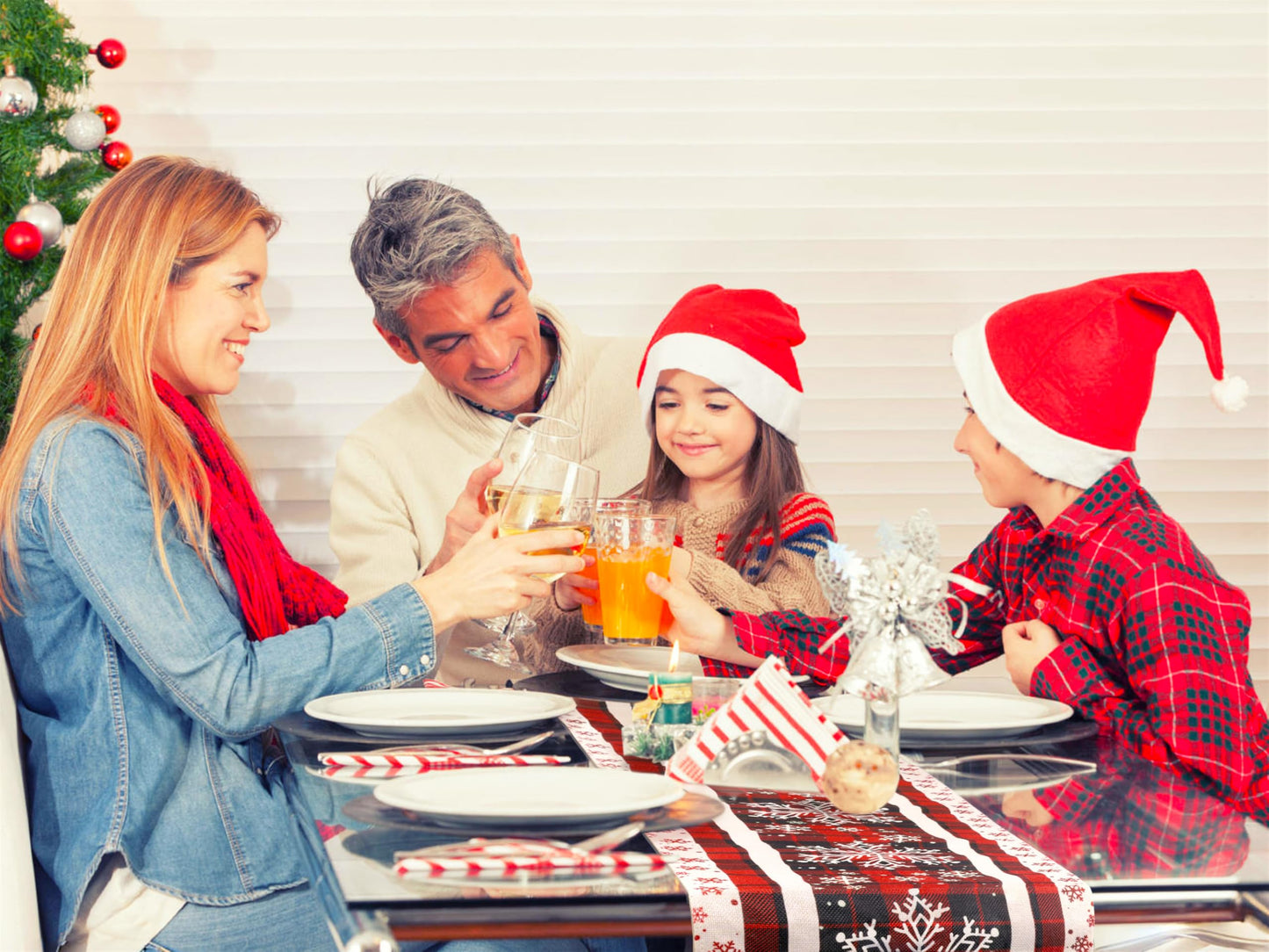 YATOJUZI Snowflake Table Runner - Christmas Red and Black Buffalo Plaid Table Runner Home Kitchen Dining Table Centerpieces Decorations for Christmas Xmas Holiday Party Decor 13"×72"