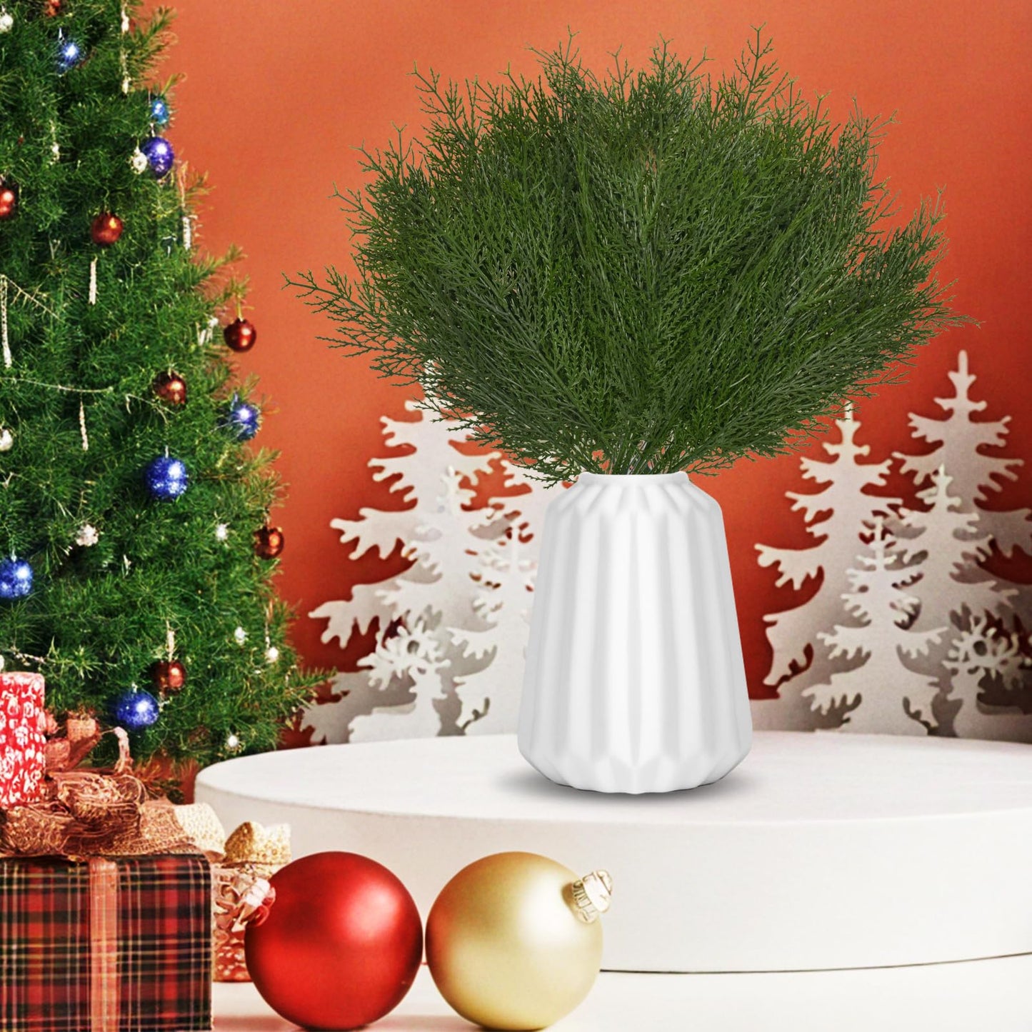 Ledoira Artificial Pine Branches Christmas Faux Cedar Stems Cedar Pine Picks Branches,Green Cedar Sprigs Christmas Greenery Pine Picks for Wreath Craft DIY Winter Home Decorations,40PCS
