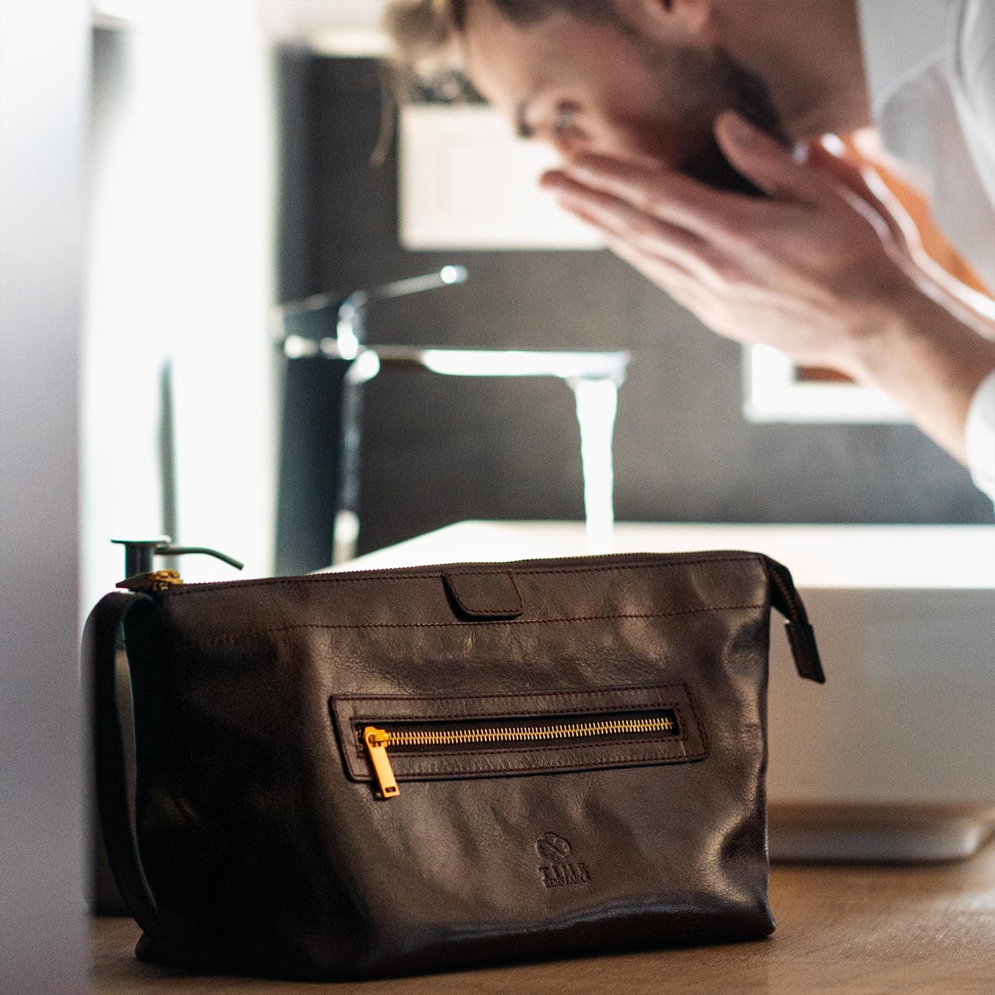 Time Resistance Leather Toiletry Bag - Dopp Kit, Full-grain Leather Cosmetic Case, Wash Bag (Brown)