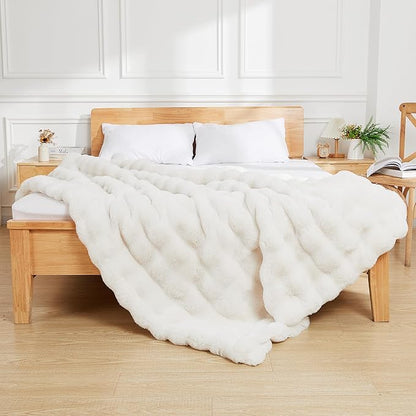 Latepis Luxury Faux Fur Throw Blanket Fuzzy for Couch Soft Thick Blanket for Bed Sofa Cute Plush Fuzzy Warm Blanket for All Seasons Ideal Gifts Luxury Throw Blanket Beige 50x60 Inch, 860gsm