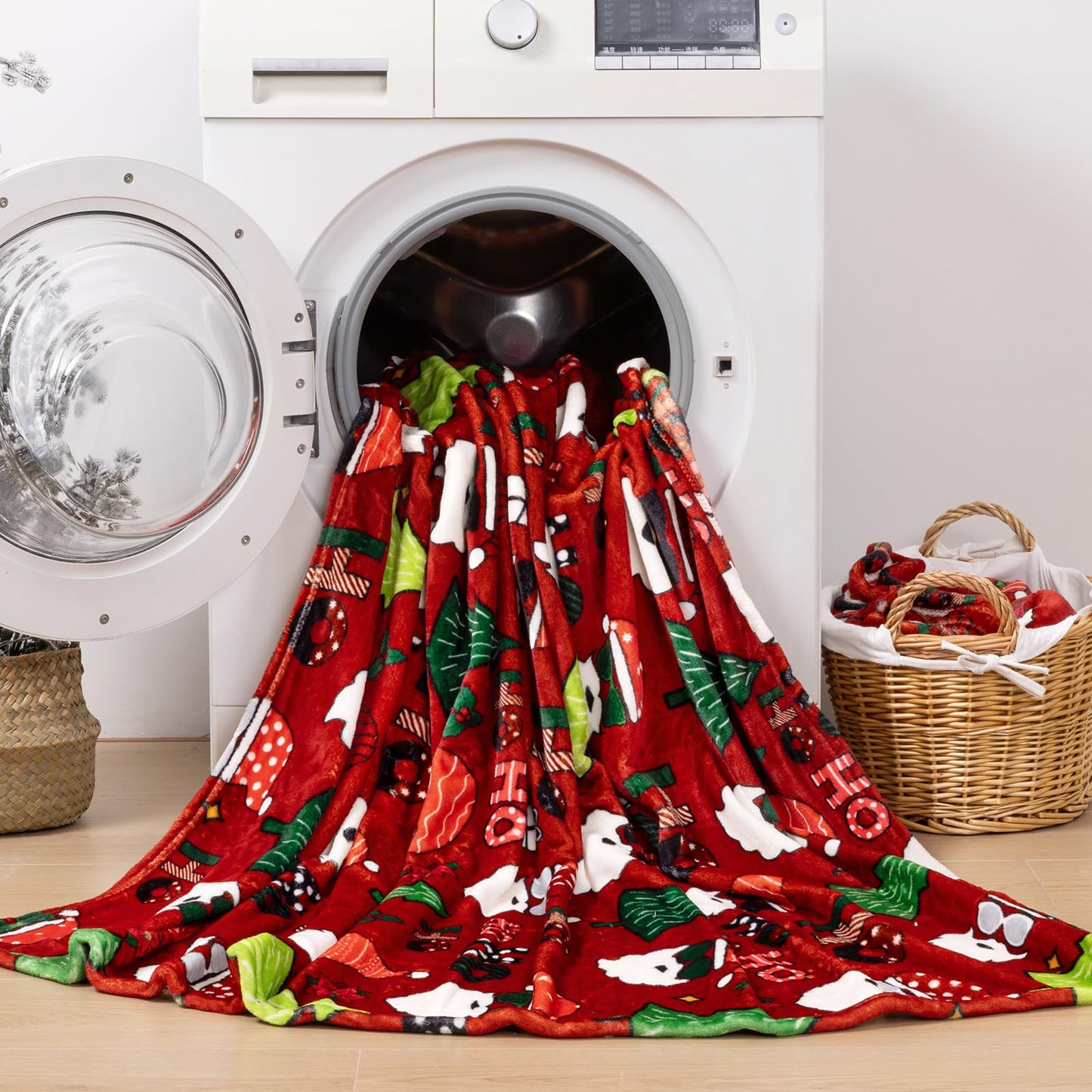 Christmas Throw Blanket, Santa Claus Christmas Tree Printed Fleece Blanket, Soft, Plush, Warm Winter Cabin Bed Throw, 50x60