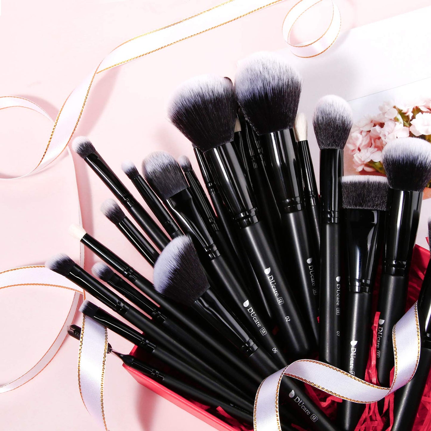 DUcare Makeup Brushes Set Professional 27Pcs Makeup Brushes Premium Synthetic Kabuki Foundation Blending Face Powder Blush Concealers Eye Shadows Make Up Brushes Kit White