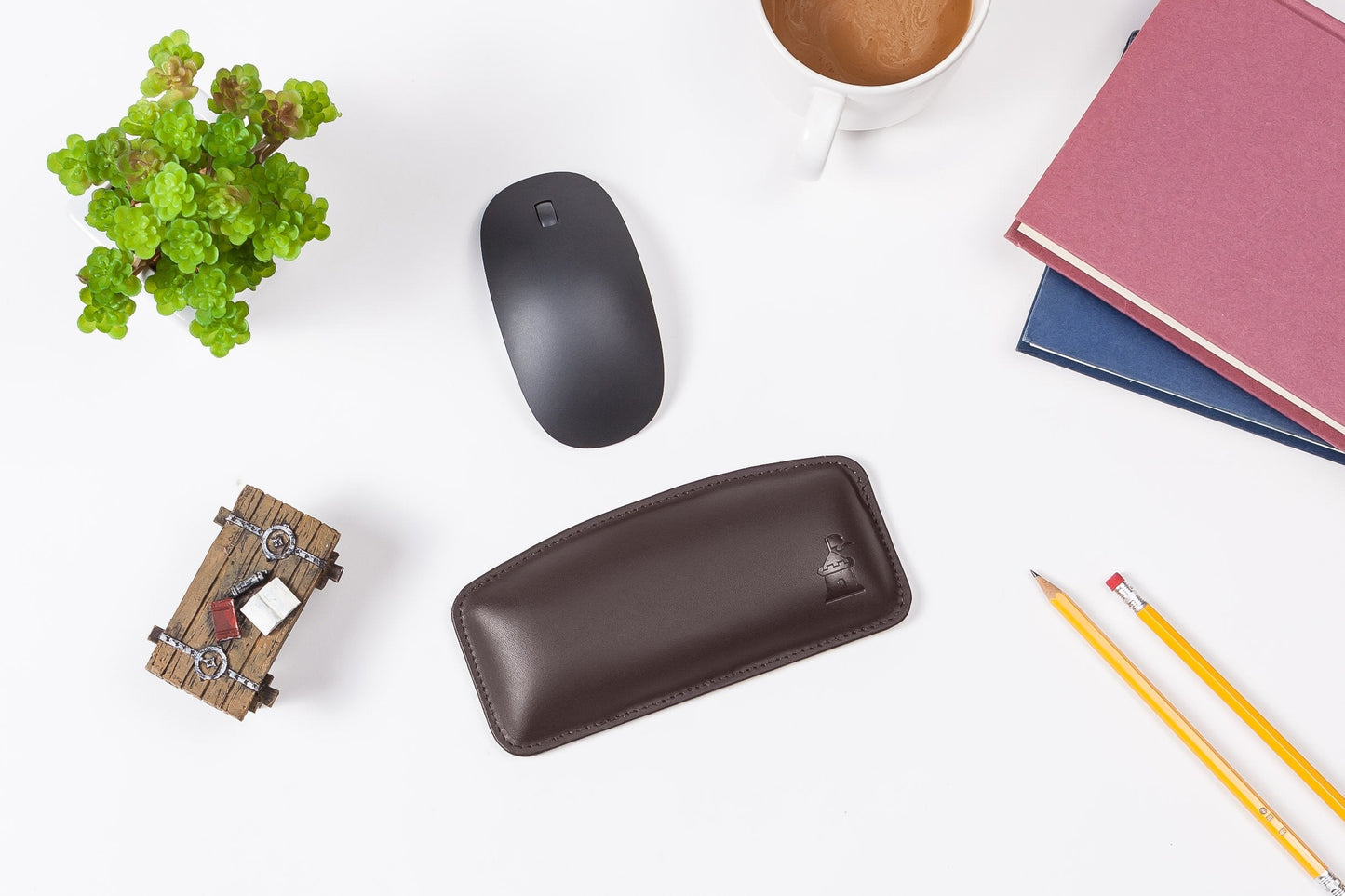 Motte by Castle – Leather Wrist Rest Cushion for Mice, Mouse Pads, and Laptops – Ergonomic Durable Wrist Pad with Anti-Slip Rubber Base (Woodland)