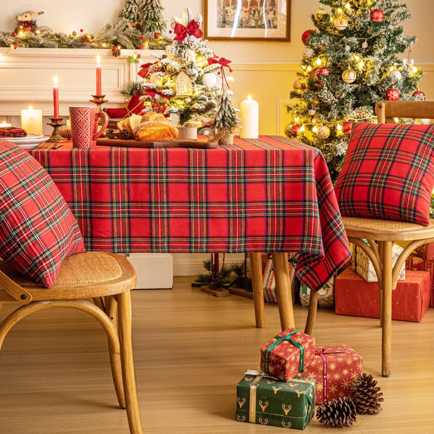 AQOTHES Red Green Plaid Christmas Tablecloth 60x104, Tartan Table Cloth Decorations, Winter Holiday Tablecloths for Rectangle Tables Parties Dining Farmhouse Kitchen Decor