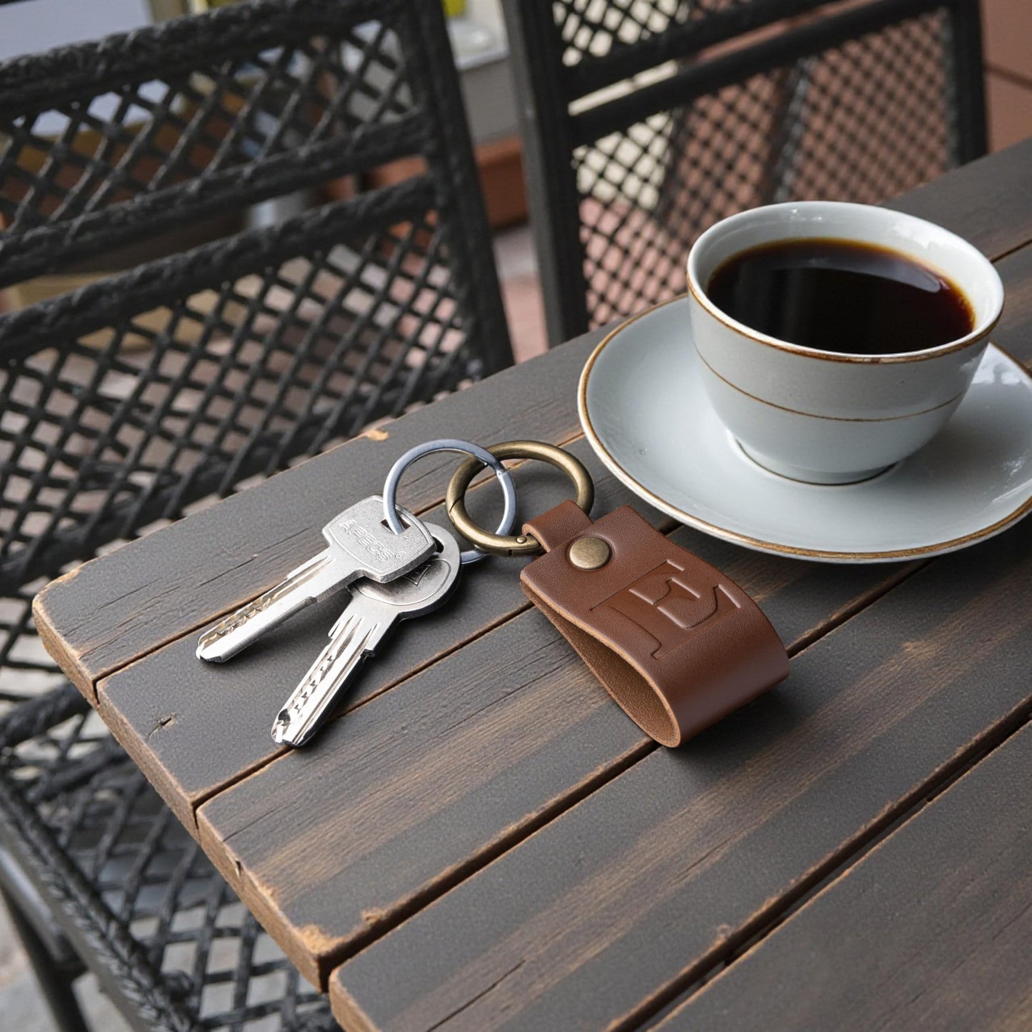 MAGOR Full Grain Leather Initial Keychain for Men Women, Personalized Alphabet Keychain, Brown Leather Gift for Him Her Dad (Brown B)