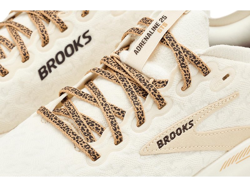 Brooks Womens Adrenaline GTS 25 Coconut/Tofu/Creme 8 Medium