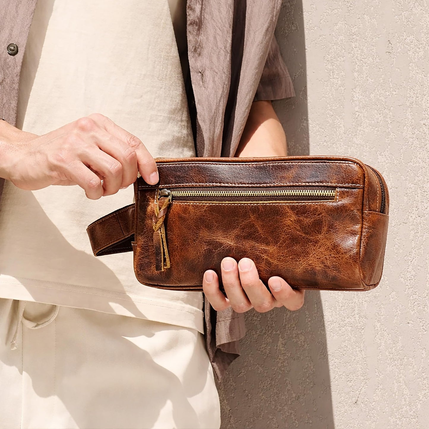 DEBKIN FOCUS Premium Top Grain Buffalo Leather Toiletry Bag for Men, Fathers Day Gift for Dad, Graduation Gifts for Men Him, Leather Shaving Bag, Gift for Birthday, Anniversary, Groomsmen, Husband