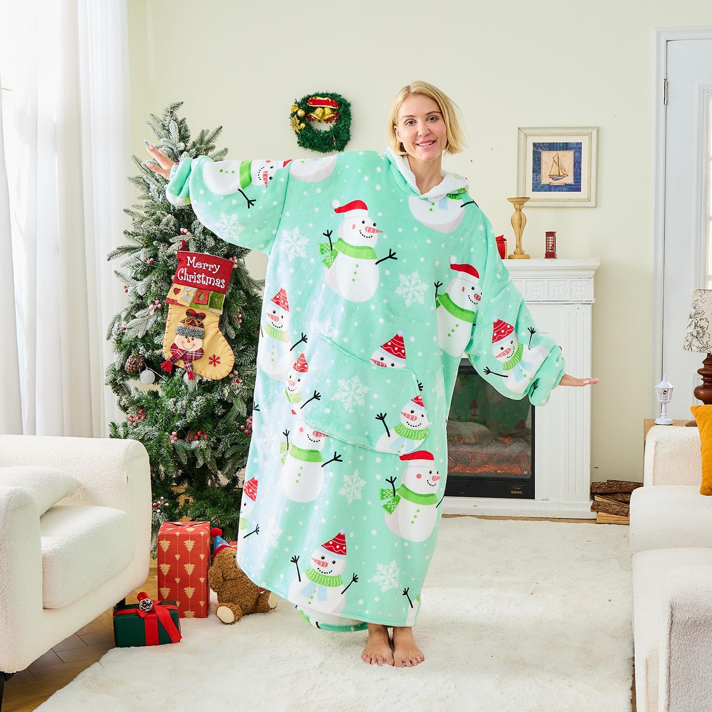 Moinlizy Wearable Blanket Hoodie, Long Thick Hooded Blanket Oversized for Adults Women Men with Pocket and Sleeves, Christmas Green Snowman