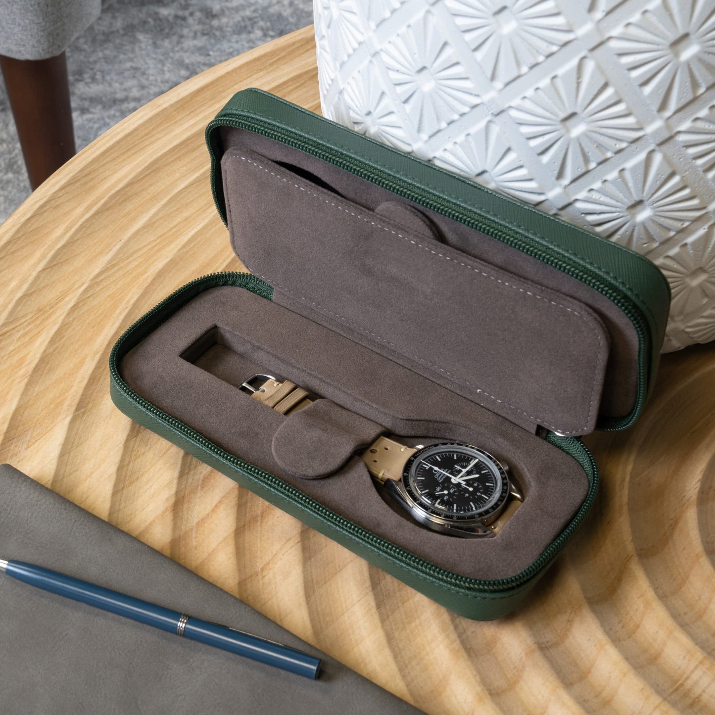 HOUSEOFHIGGINS Double Travel Watch Case - Holds 2 Watches - Saffiano Leather - Soft Microfiber Lining, Fits Up to 42mm Watches - Reliable Storage for Home or Travel