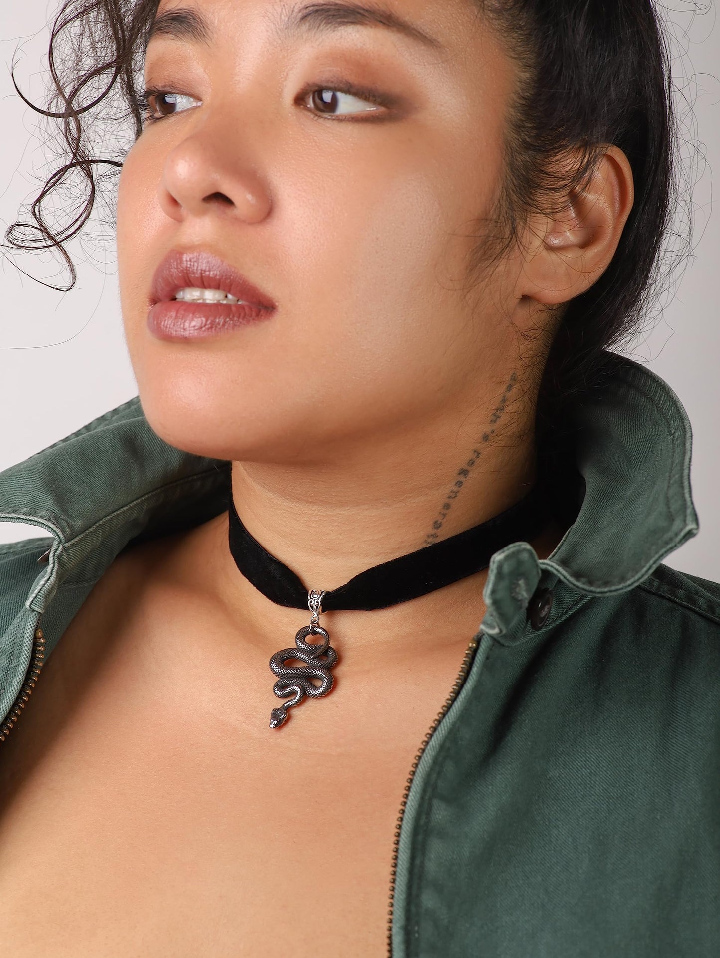 Sacina Gothic Snake Choker Necklace, Snake Necklace for Women, Gothic Goth Choker, Goth Jewelry, Halloween Christmas Jewelry Gift for Women
