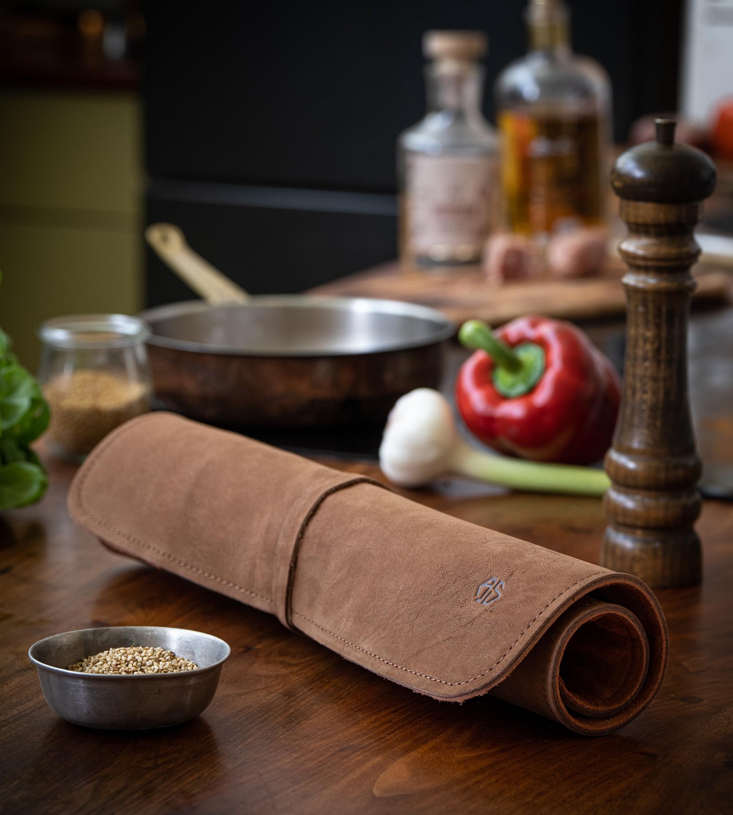 Angus Stoke Knife Bag for Chefs–knife Roll Bag leather 7 slots – Leather Knife Case Noah (brown)