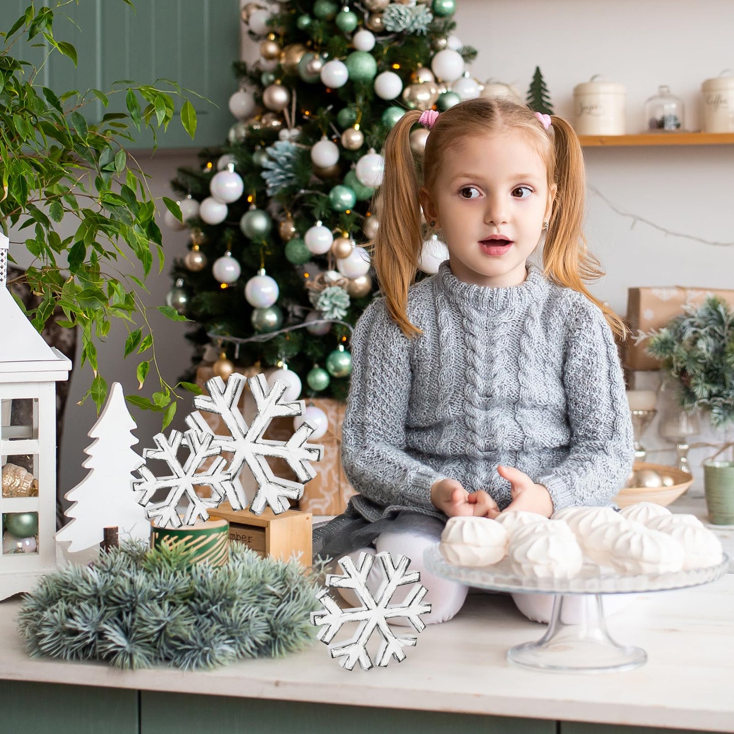 Whaline Winter Snowflake Wooden Table Decor Christmas Retro Snowflake Block Signs Tabletop Centerpiece 3 Sizes Farmhouse Snow Flake Tiered Tray Decor for Holiday Home Party Decor, 3Pcs