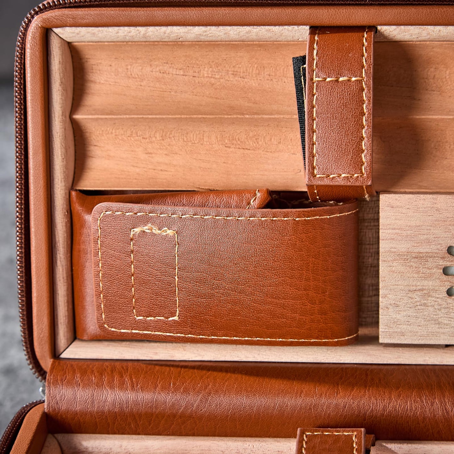 WANTHER Leather Cigar Case, Travel Humidor Holds 6 Cigars, Brown Cedar Wood Box with Cigar Cutter, Humidifier, Lighter & Towel, Portable Cigar Holder for Men, Office & Travel Gift Set, Ideal for Home