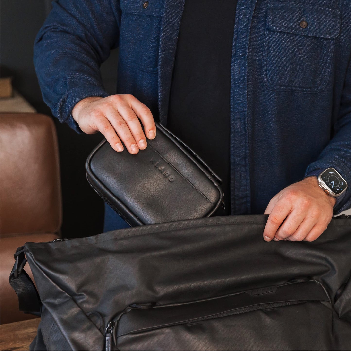 CASE ELEGANCE Klaro Travel Leather Cigar Case, 5 Cigar Storage, 2 Accessory Pockets, Humidification Pocket, Internal Hard-Shell Protection - Black