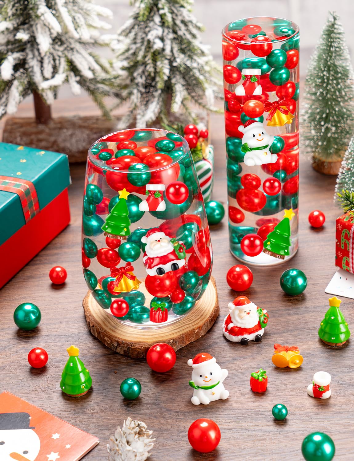 ZHWKMYP 100Pcs Christmas Vase Filler Decorations, Red and Green Floating Vase Fillers for Table Centerpieces Decor