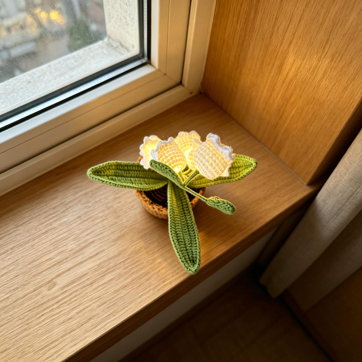 Handmade Crochet Lily of the Valley Lamp, Artificial Flower Night Light with 9 Flowers, Warm LED Crochet Plant Decor for Bedroom, Ideal Gift for Mother's Day, Christmas, Valentine's Day (White)