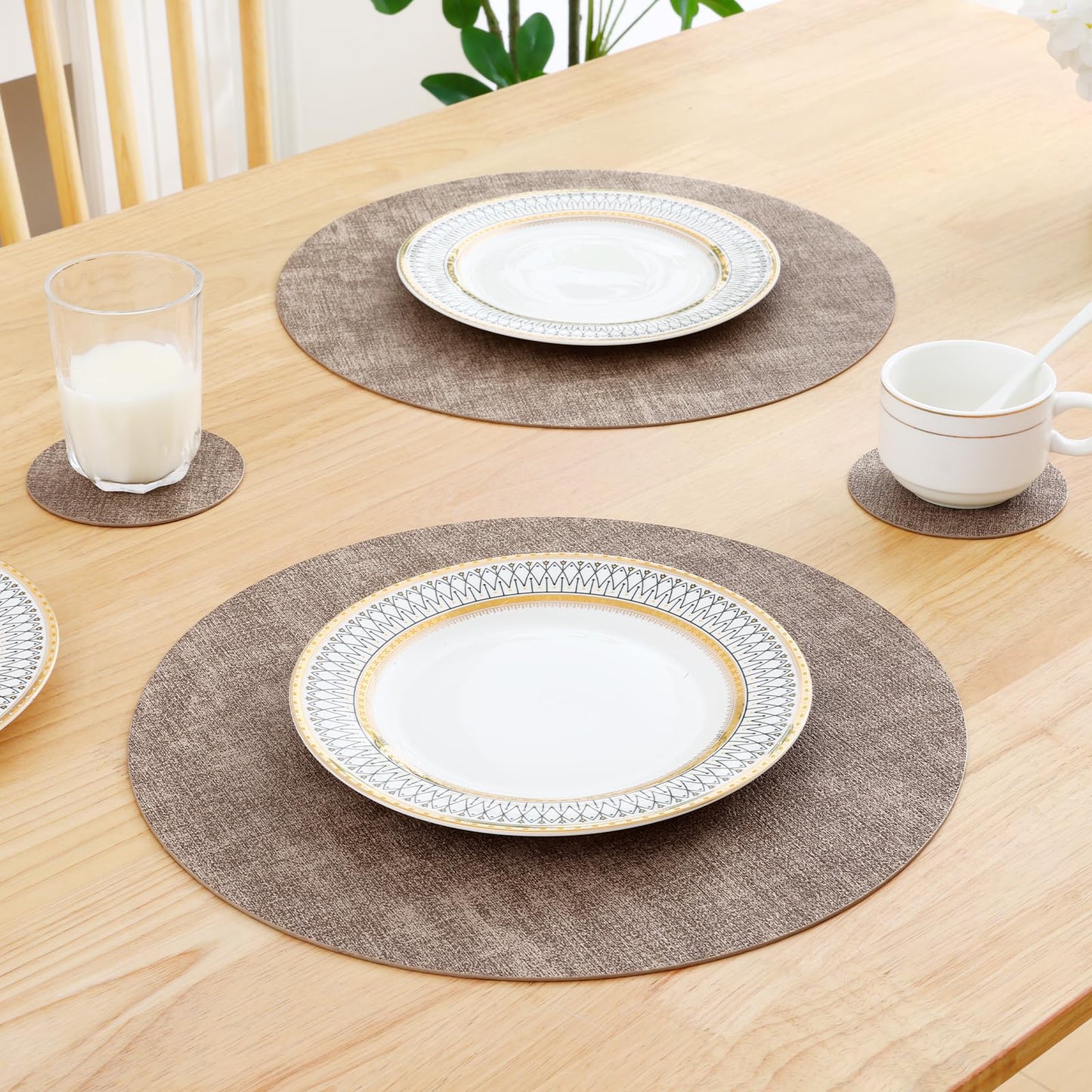 Homaxy Round Faux Leather Placemats and Coasters, Washable Dual-Side Table Mats, Wipeable Heat-Resistant Dining Place Mats for Outdoor and Indoor, Set of 8, Diameter 13 and 3.93 inch, Light Brown
