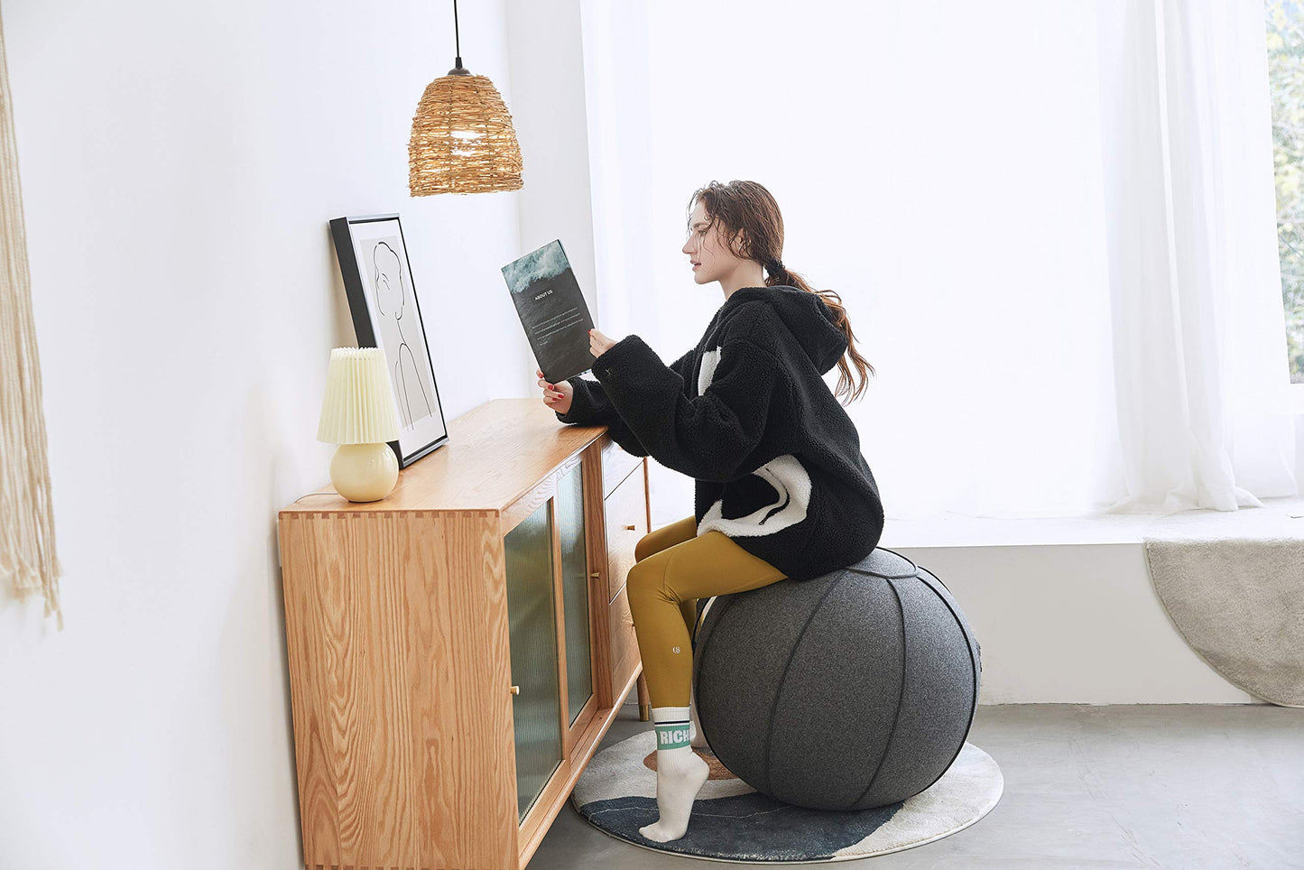 XGYLVFEI 65cm Sitting Ball Chair for Office, Dormitory and Home, Pilates Exercise Yoga Ball with Cover, Lightweight Self-Standing Ergonomic Posture Activated Exercise Ball with Handle