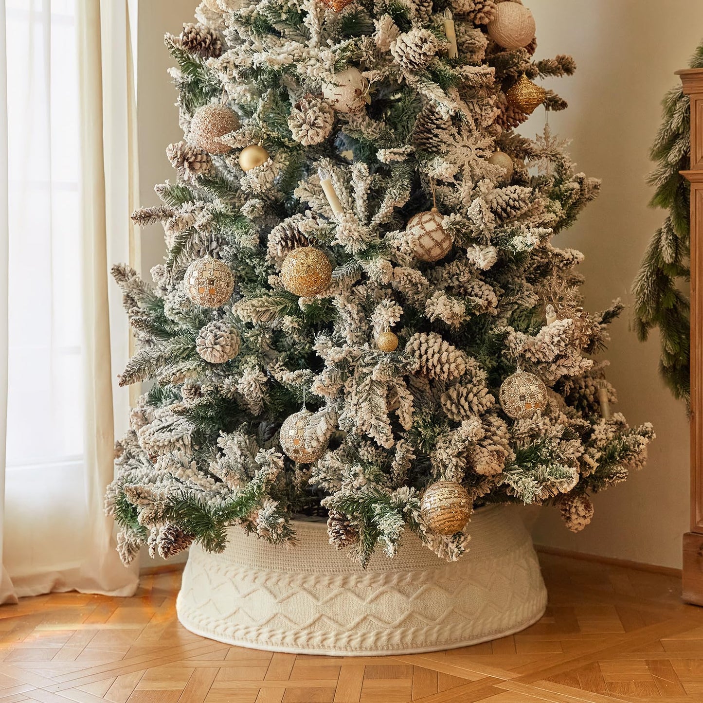 Christmas Tree Collar, Knit White Rustic Farmhouse Christmas Tree Skirt,Adjusted Christmas Tree Base Cover for Artificial Trees for 6ft 6.5 ft 7ft 7.5ft Tree