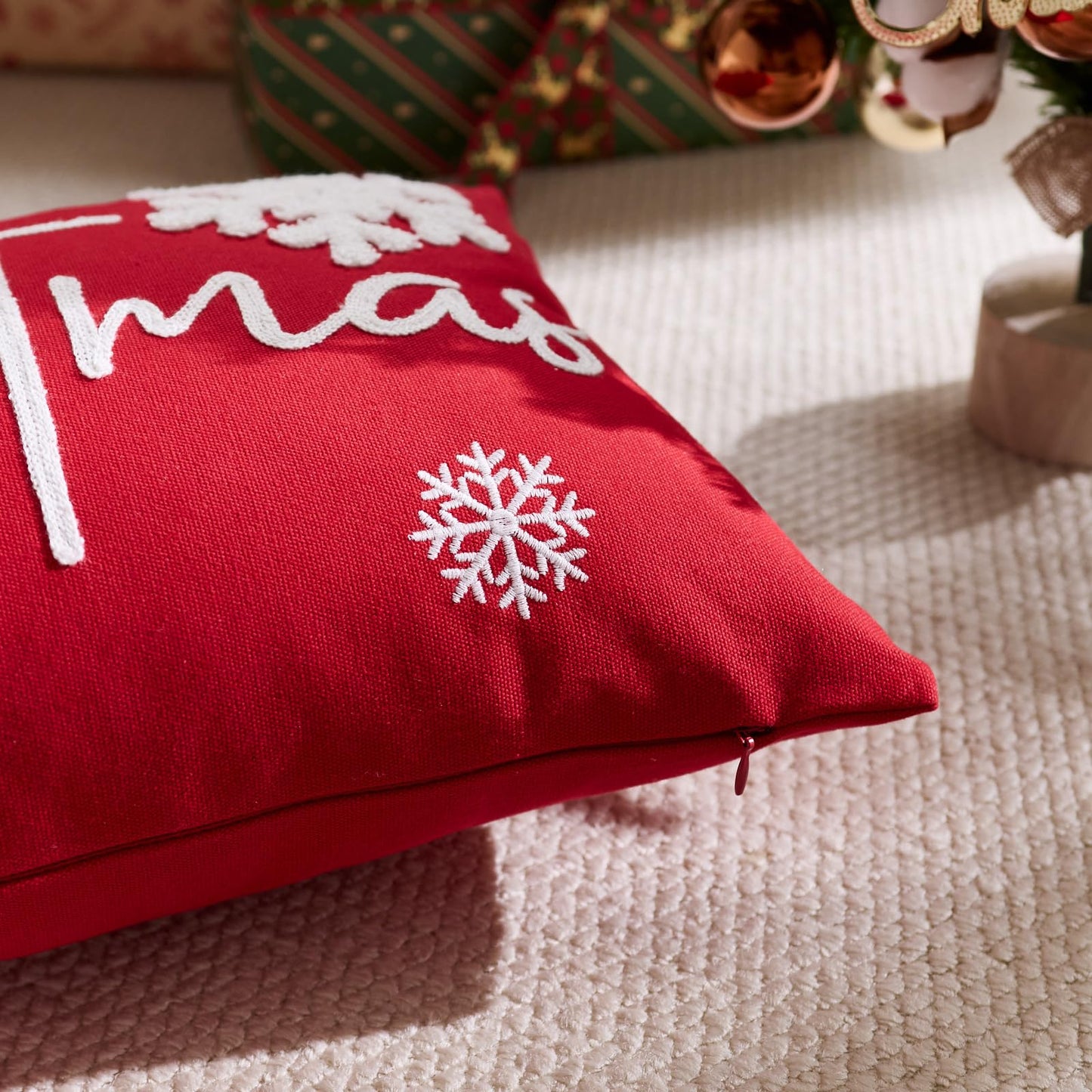 yeshttdy Merry Christmas Pillow Covers 12x20 Inch Embroidery Snowflake Xmas Decorative Lumbar Throw Pillow Cover Winter Holiday Pillow Case Cushion Cases for Sofa Couch Living Room Decorations Red