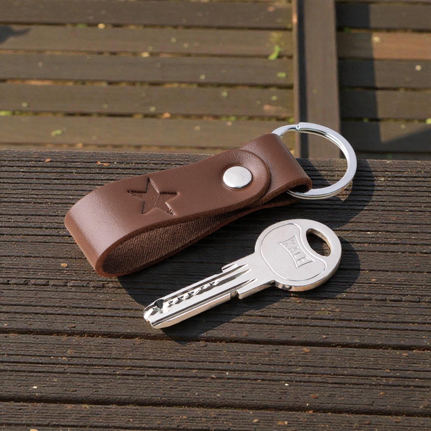 MAGOR Handmade Full Grain Leather Keychain Personalised Keychain for Men Women Car Key Ring Gift for Him Her Dad Mom Premium Brown Leather Keyring Hot Embossed Design (Heart)