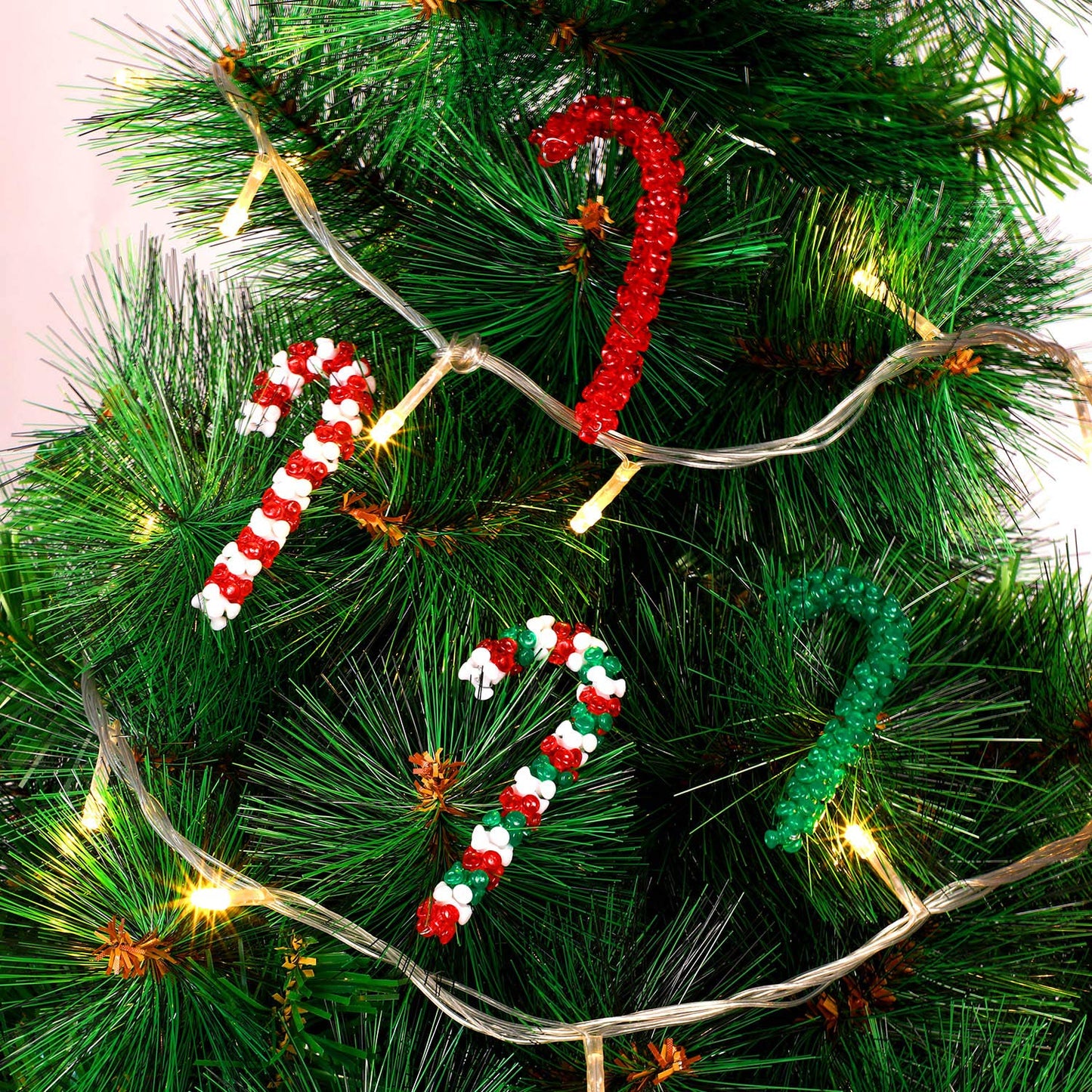 Christmas Tri Beads, Holiday Beaded Ornaments Candy Cane Ornament Craft Kit, Including 0.38 Inch Plastic Tri Beads and Beading Wirefor Christmas Tree Decoration(800)