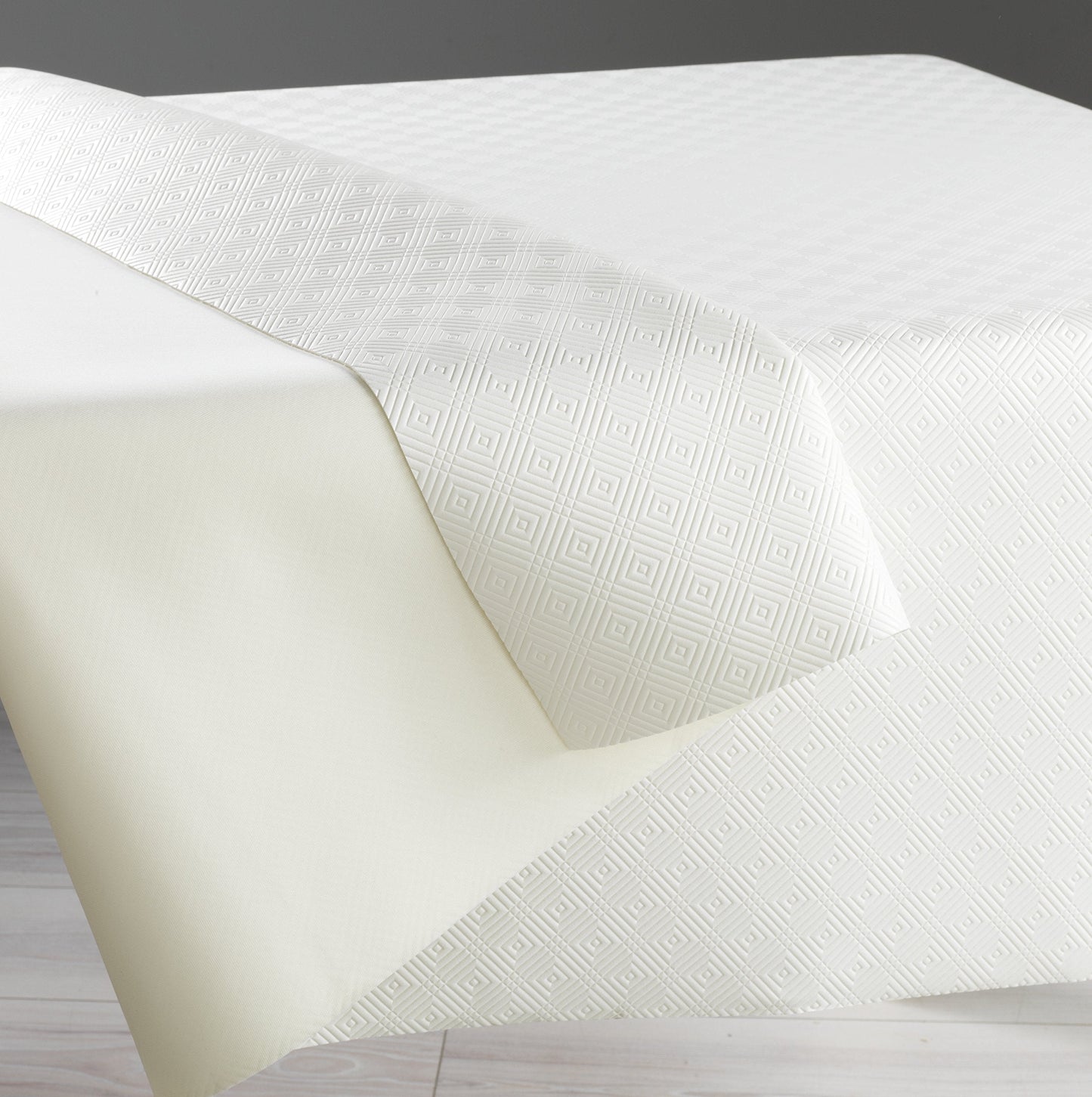 Venilia Bulgomme Table Protector White Non-Slip Tablecloth Underlay Shock Absorbing Easy Care Liquid Impermeable PVC Polyester Rectangular 135 x 220 cm 53377