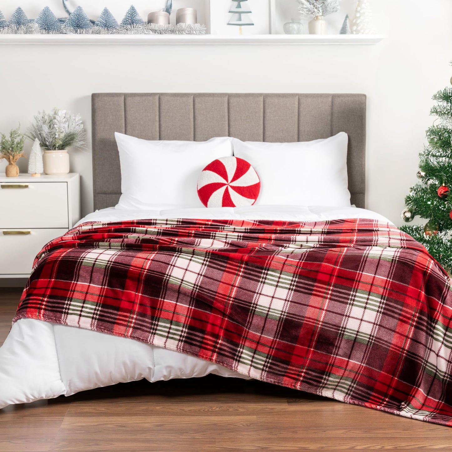 PAVILIA Throw Blanket | Holiday Christmas Red Fleece Blanket | Soft, Plush, Warm Winter Cabin Throw, 50x60 (Red Green Plaid)