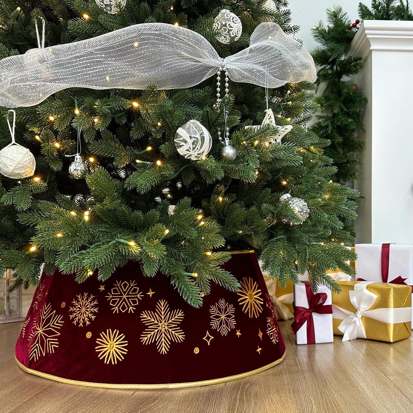 Starry Dynamo 28-Inch Velvet Burgundy Christmas Tree Collar with Embroidered Snowflakes, Foldable Tree Ring Base Cover for 5–7 ft Trees