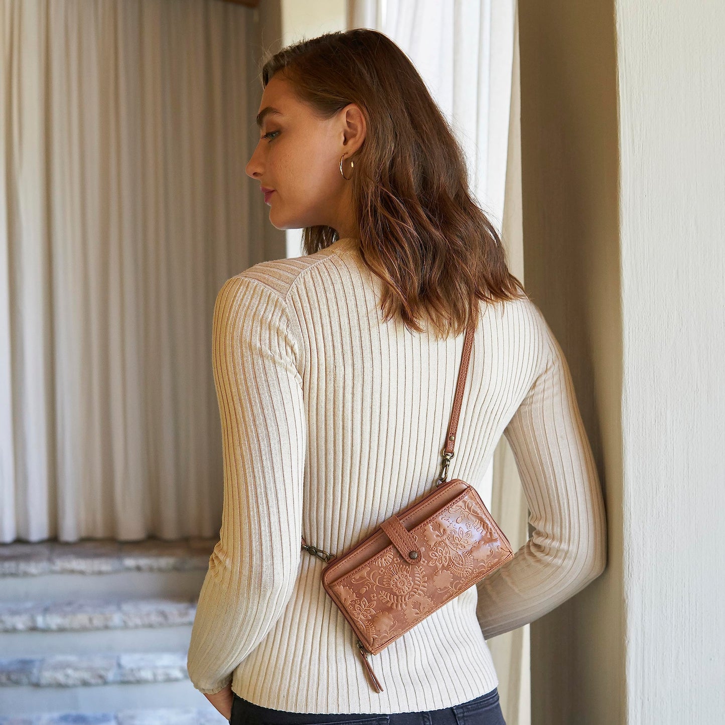 The Sak Iris Smartphone Crossbody