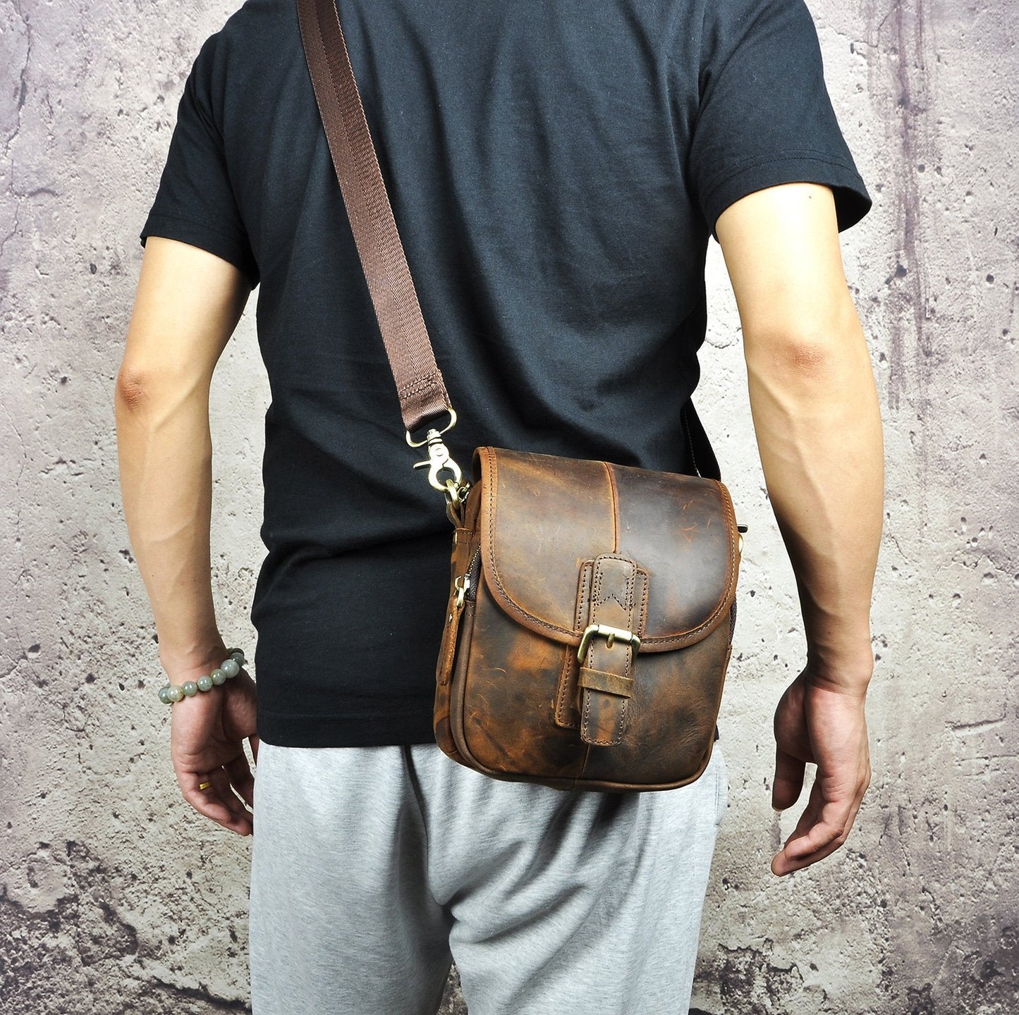 Le'aokuu Men Leather Fashion Mini Messenger Crossbody Bag Designer Hook Organizer Waist Hip Bum Belt Bag Pack (0 1168 brown)
