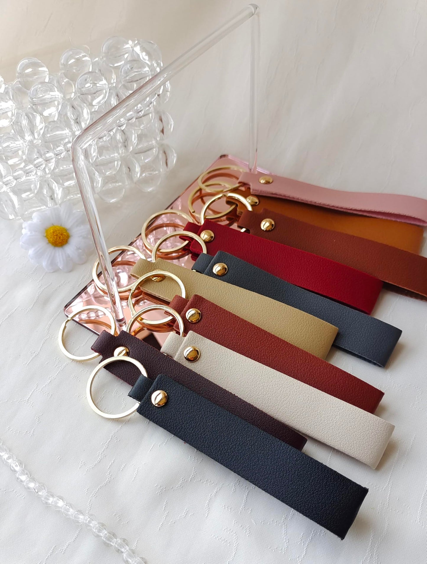 Aukousn,100 Pack Blank Leather Keychain Engraving Blanks Key Chain with Key Rings for DIY Craft 10 Colors