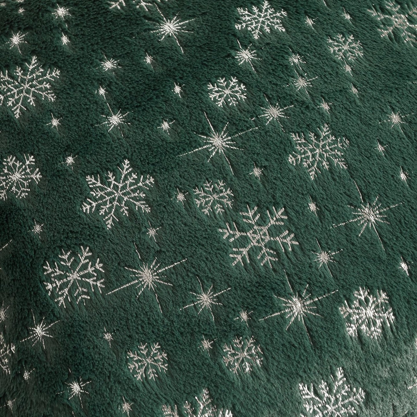 FUTEI Christmas Snowflakes Green Throw Pillow Covers 18x18 inch Set of 2,Soft Decorative Cushion Cases,Home Decor for Couch Bed Living Room