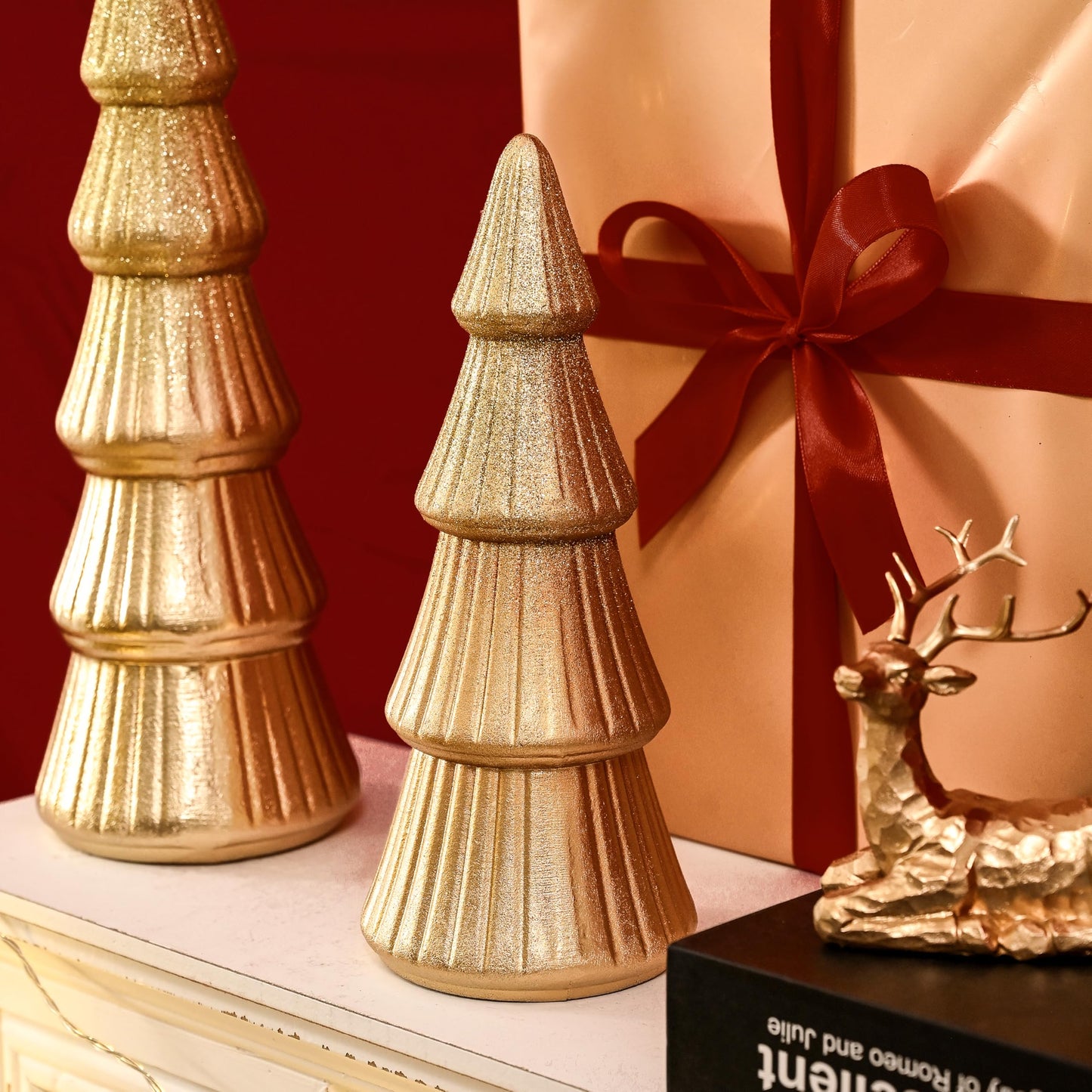 AOMOONOA Wooden Christmas Trees Figurine, 2Pcs Gold Tree Figurines, Decorative Trees for Tabletop, Small Glittered Golden Xmas Tree Figurines for Christmas Mantle Indoor Decor
