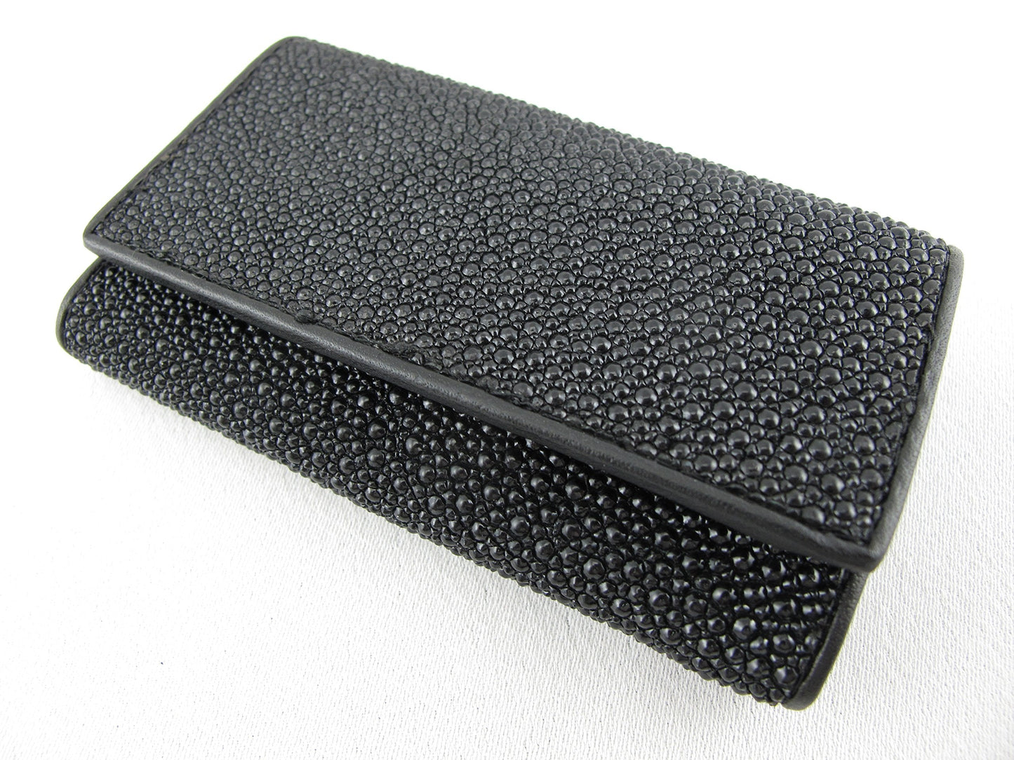 Pelgio Genuine Stingray Skin LeatherKeychain Key Holder Trifold Wallet Black (All Black)