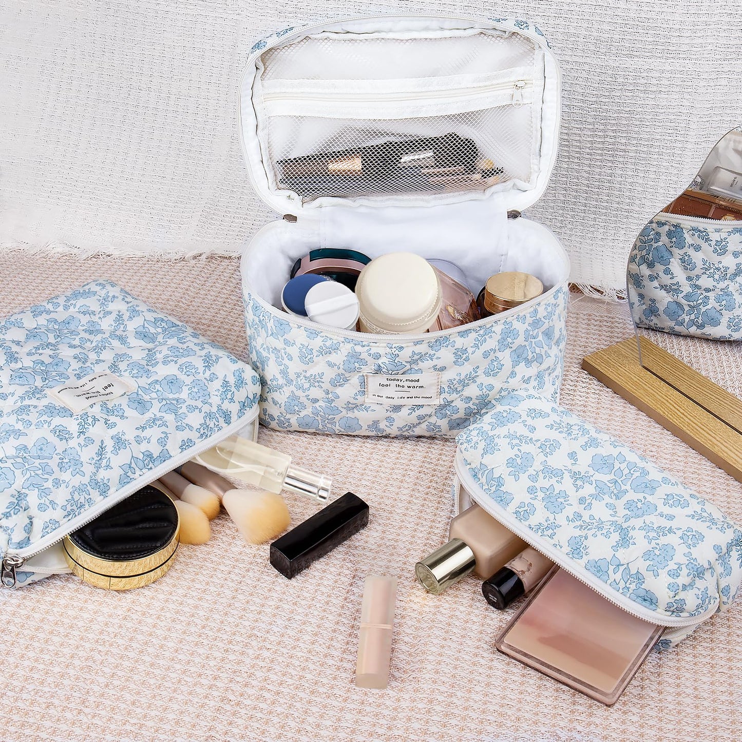 Gosect Makeup Bag, Large Quilted Cosmetic Bag, Big Floral Make Up Bag for Women Girls, Cute Cotton Makeup Bag Set, Flower Travel Toiletry Organizer Bag (Blue Flower)