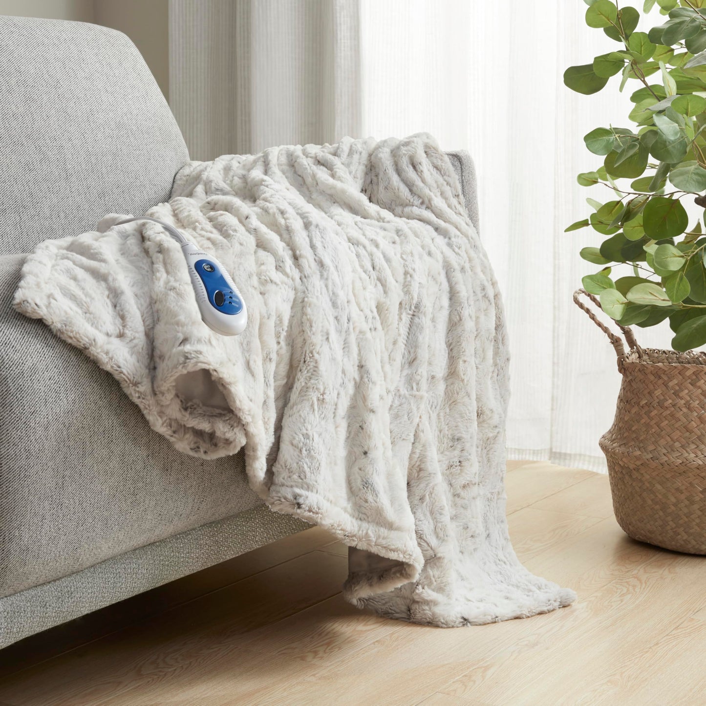 Beautyrest Zuri Reversible Faux Fur to Mink Electric Blanket, Auto Shut Off, Virtually Zero EMF, Multi Heat Setting, UL Certified, Machine Washable, Natural Marble Throw 50x70