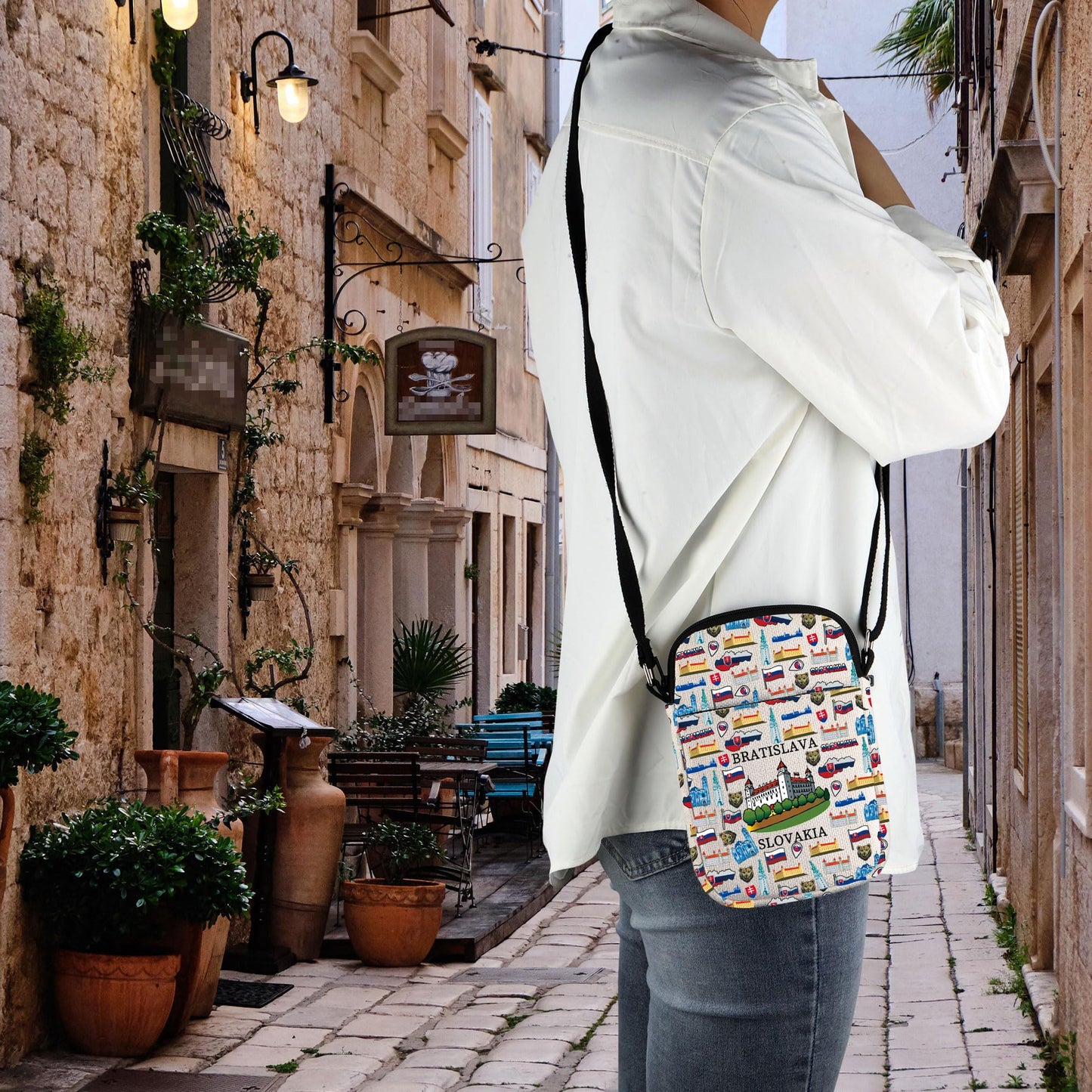 VAMSII Bratislava Slovakia Travel Crossbody Bag Slovakia Bratislava Souvenir Gift Europe Slovakian Capital Messenger Bag (BRATISLAVA)