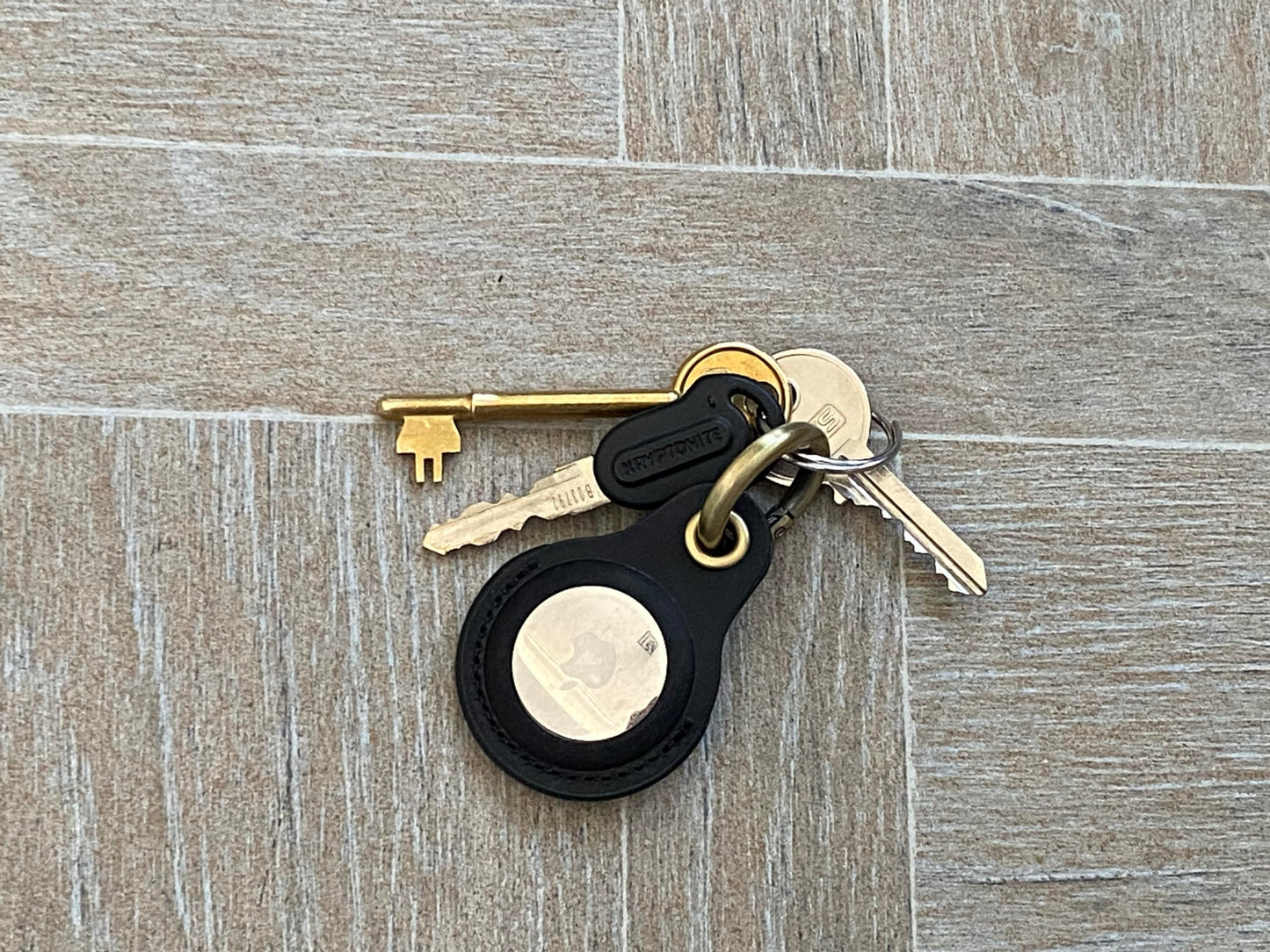 Habac Studio Airtag Keyring Genuine Leather with Brass Key Tags. Apple Airtag Holder Luggage GPS Tracker Dog Airtag Case Keychain (Brown)