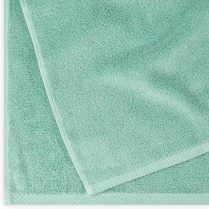 Amazon Basics Quick-Dry Lightweight Moisture Absorbing Bath Towel, 100% Cotton